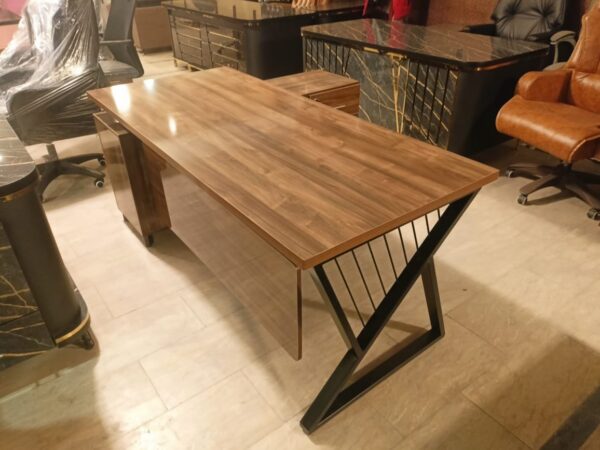 Luxurious Office Desk for Executive Spaces