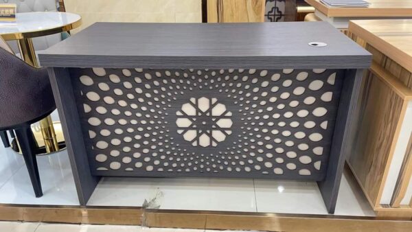 Distinctive Classic Executive Desk for Office Luxury