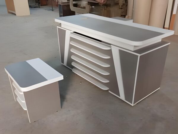 Traditional Executive Desk with Rich Wood Design